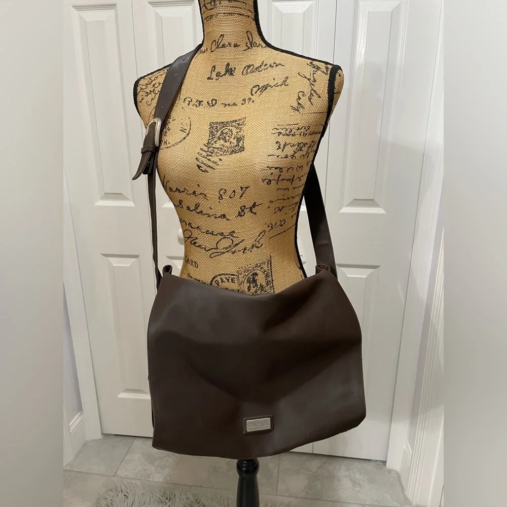 Kenneth Cole Reaction Dark Brown Messenger Bag